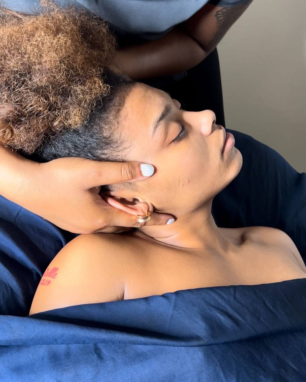 A calm, unhurried therapeutic massage at Mama's Hands
